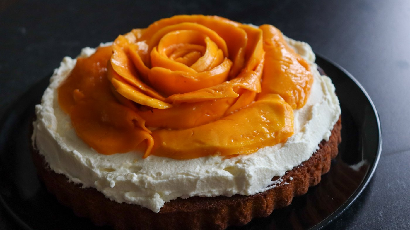 Mango tart with a rose topping